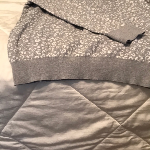 Sweater - Picture 4 of 4